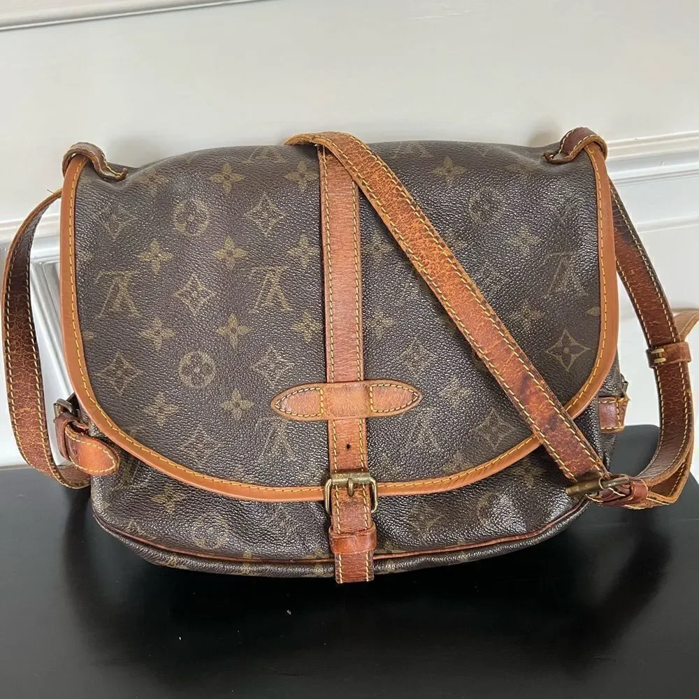 AUTH LOUIS VUITTON MONOGRAM SAUMUR 30 CROSSBODYBAG